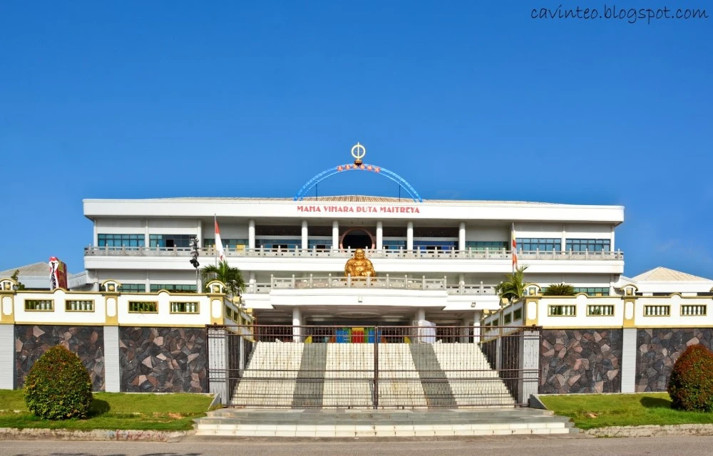 Maha Vihara Duta Maitreya Temple in Batam  Pictures